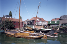 852331 Gezicht op de scheepswerf aan de Oude Haven te Spakenburg.